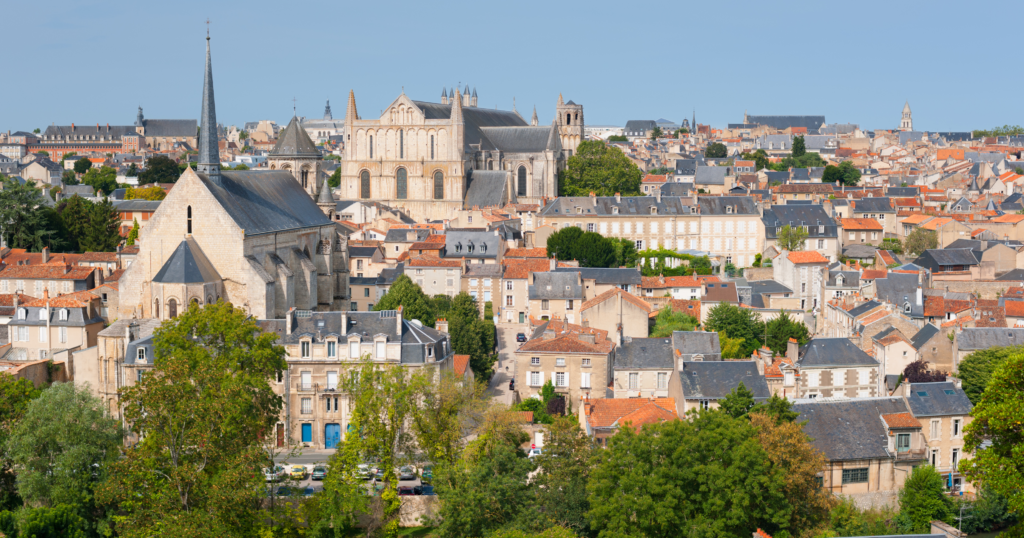 2 Vétérinaires canins ou mixtes proche de Poitiers (86)